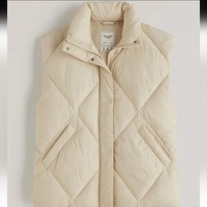 Abercrombie & Fitch Oversized Quilted Puffer Vest Size XS Vanilla Off White